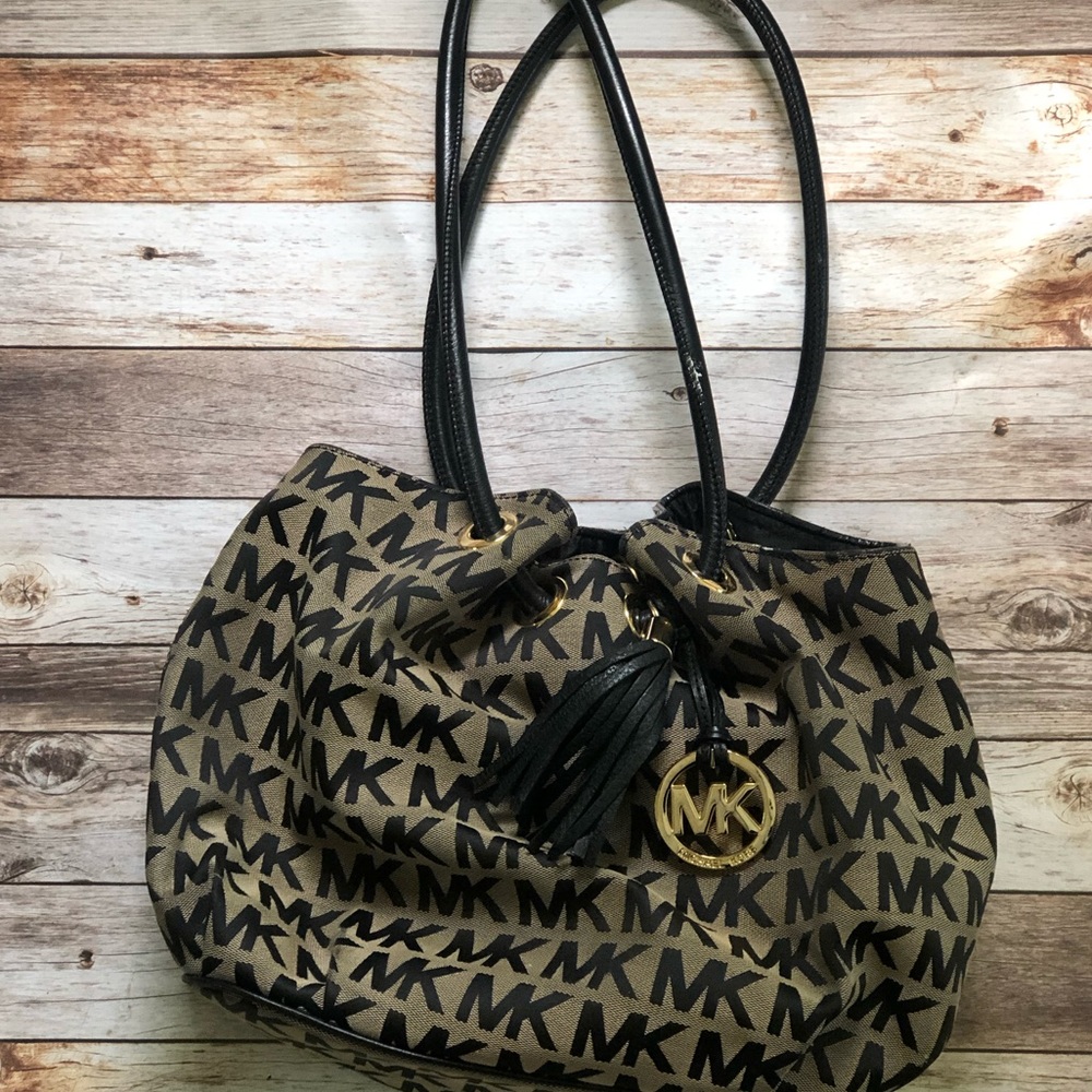 Michael Kors medium sized bucket tote